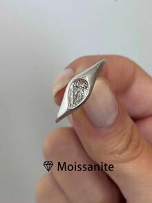 1pc Women's Quality Solitaire Ring, Minimalist Twisted Band High-Quality Ladies Ring, 2.5g 925 Sterling Silver, 1 Carat Pear-Cut Moissanite, Unique Niche Jewelry Design, Wedding/Bridal/Anniversary Gift, Comes With Moissanite Certificate And Elegant Gift Box