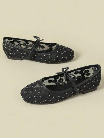 Women's Flat Slip-On Shoes, New Minimalist Lightweight Asymmetrical Embroidered Daisy Lace Floral, Suitable For Spring, Summer, Autumn, Breathable Mesh, Bowknot , Elastic Strap, Mary Jane, Mesh Embroidery, Black Retro , Soft Bottom Low Heel Comfortable, Square Toe, Driving, Dress, Hollow, Low Vamp Loafers, Plus Size 41-43, Extra Large Size 44-48