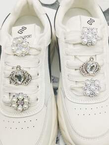 2 pezzi Fiocco di lusso in oro e argento in ABS, ciondolo per lacci delle scarpe, fibbia per lacci delle scarpe con strass a forma di corona, molletta per borsa e scarpe rimovibile con perle artificiali, accessori fai-da-te adatti per sneaker, stivali, regali per Natale, Ognissanti, San Valentino, compleanni, feste (scarpe non incluse) - Multicolore - Visualizzare 5