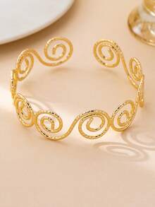 1 pieza Brazalete de metal hueco de color dorado con plato de incienso de estilo bohemio, adecuado para uso diario, vacaciones y atuendos de fiesta de mujeres