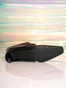 Botas de cano curto femininas elegantes, com bico fino, salto alto e fecho de fivela em estilo western. - Preto - Ver 6