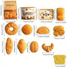 这款逼真的食物玩具套装包含11/12/13件逼真的面包和糕点玩具，是一款蒙特梭利厨房玩具套装，适合早期学习和培养烹饪想象力。套装包含一套3D立体烘焙食品模型、收纳盒和纸质展示袋，经久耐用且富有教育意义，适合家庭或课堂游戏，是理想的生日礼物，也适合万圣节派对、圣诞节和新年家庭聚会。