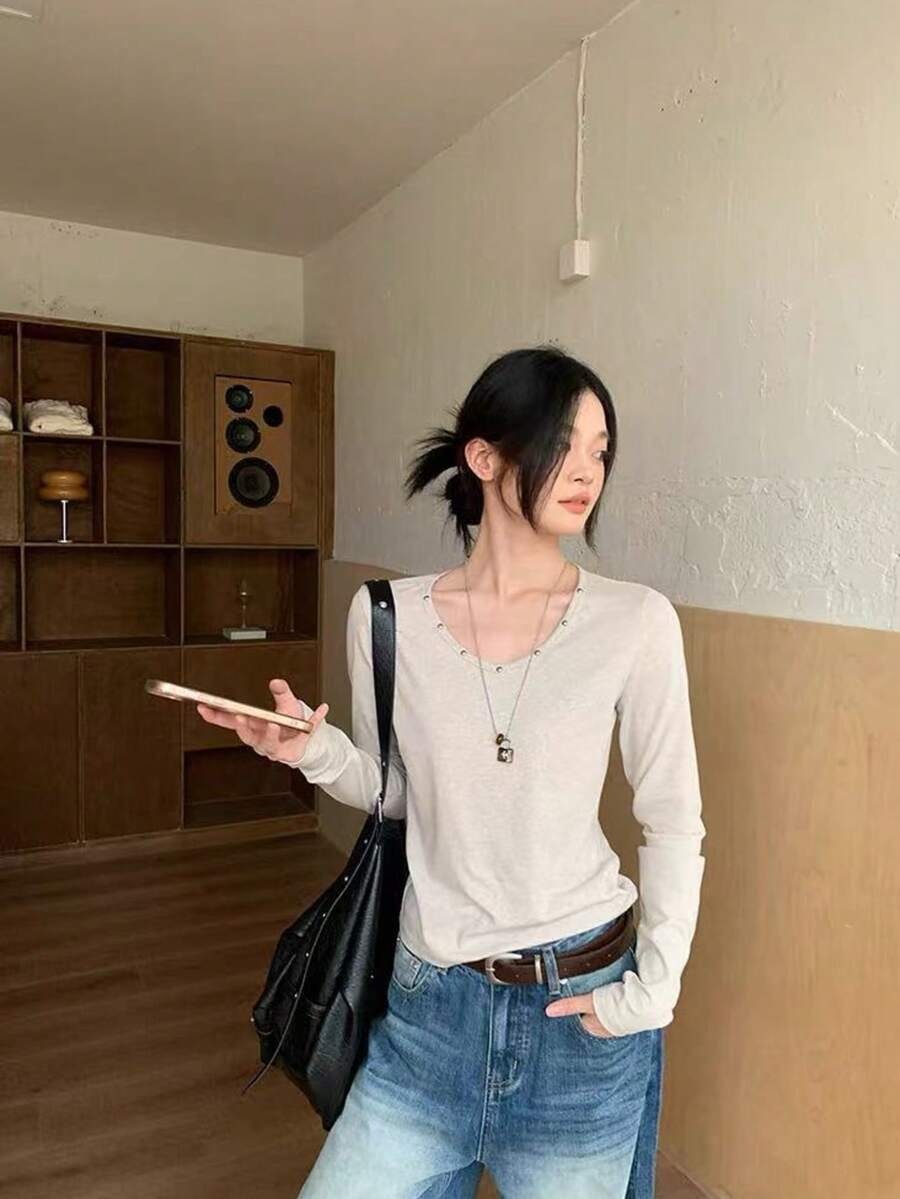 Rivet Design Layering Women's Undershirt, Long Sleeve T-Shirt, Chic Korean Style Unique Casual Top, Suitable For Autumn/Winter Spring - Warm Gray - View 1