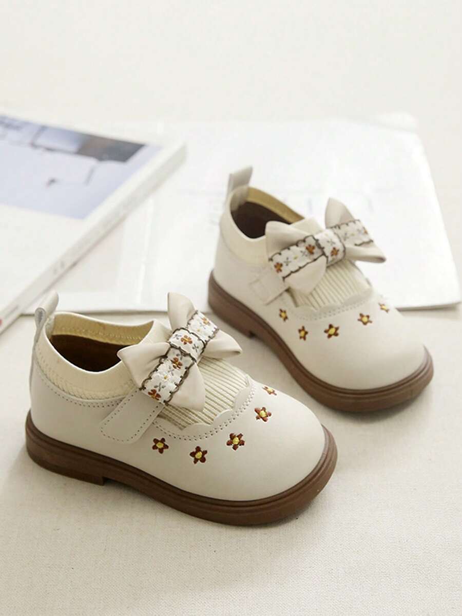 1双女童可爱时尚平底鞋，采用优质面料，方便穿脱的魔术贴设计，轻便鞋底，适合户外穿着。 - 米色 - 查看 1