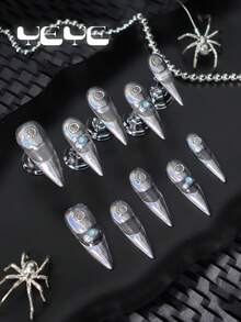 这款迷人的10片法式尖头美甲贴片套装，采用激光银色工艺，3D立体装饰，镶嵌水钻，欧式全覆盖亚克力手工美甲贴片，朋克风美甲用品，适合女性和女孩婚礼美甲，套装包含1个迷你指甲锉和1张粘合贴片，摇滚风格美甲，适合女性和女孩，可用于节日、日常、工作、派对、聚会等各种场合。 - 銀色 - 查看 2
