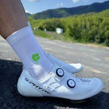 DHSPORTS SPORCKS 骑行袜，四叶草图案，男女通用公路自行车运动透气高弹耐用吸湿中筒袜，白色 - 白色 - 查看 3