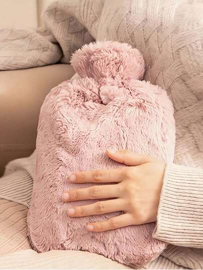 One Hot Water Bottle Filled With Faux Rabbit Fur Fabric, A Small Size Warming And Insulating Bag For Girls, Suitable For Abdominal Warmth And Cold Compresses. It Can Hold Liquids And Comes With An Elastic Handle. (Due To Different Batches, The Lines And Colors May Vary Slightly. We Apologize For Any Inconvenience This May Cause.)