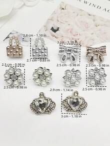 2 pezzi Fiocco di lusso in oro e argento in ABS, ciondolo per lacci delle scarpe, fibbia per lacci delle scarpe con strass a forma di corona, molletta per borsa e scarpe rimovibile con perle artificiali, accessori fai-da-te adatti per sneaker, stivali, regali per Natale, Ognissanti, San Valentino, compleanni, feste (scarpe non incluse) - Multicolore - Visualizzare 9