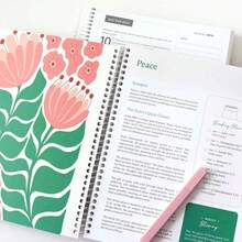 The Bible In A Year: A 52-Week Bible Study For Women Spiral, Spiral Bible In A Year, The Daily Walk Bundle, A Daily Bibles Study Workbook With Note Taking Space For Guided Reading Plan (8.27*5.83inch) - 預設 - 查看 5