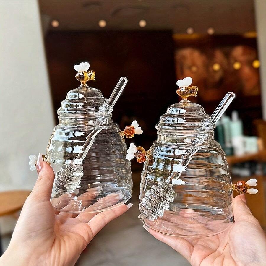 1 Elegant Bee Themed Honey Jar With Integrated Spoon - High Borosilicate Glass Container, Sealed Lid - Heat-Resistant And Impact Resistant, Suitable For Kitchen, Food Storage Room, Dining Table - Decorative Bee Decoration - Ideal Gift For Bee Breeders And Home Chefs, Bee Kitchen Decoration, Food Storage Room Tidying, Floral Patterns, High-End Kitchenware, Syrup Dispenser, Kitchen Enthusiasts - Multicolor - View 1