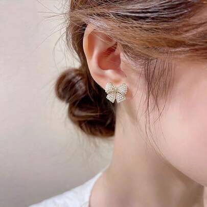 优雅法式珍珠蝴蝶结耳夹，时尚百搭的夹式耳环，适合无耳洞女性佩戴