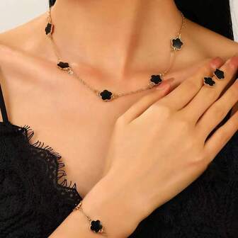 五叶草花朵项链、手链、耳环套装，优雅高端礼品，节日佳品。