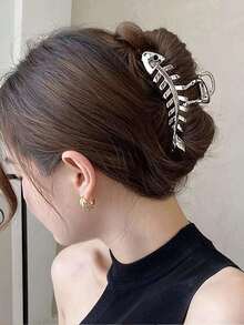 1pc Silver Fishbone Decorated Hair Claw For Daily Use Street Skull Skeleton Claw Clips Hair Clips Hair Jaw Clip Hair Clamps Hair Clutch Hair Catcher Clip Fall Winter Hair Accessories For Women For Vacation Outfits Woman - 銀色 - 查看 3