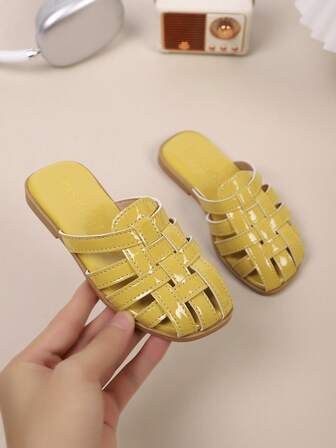 Children's Fashionable Outdoor Slippers, Flat-Topped Summer Slippers, New Beach Shoes, Highly Favored By Girls.