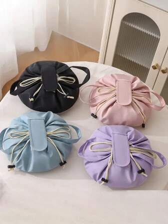 1个豪华化妆包 - 大容量，便携旅行收纳包，黑白设计，耐用材质，适合收纳化妆品及必备品，化妆旅行包，优雅配饰，高品质做工，女士礼物，圣诞礼物，女士送礼佳品