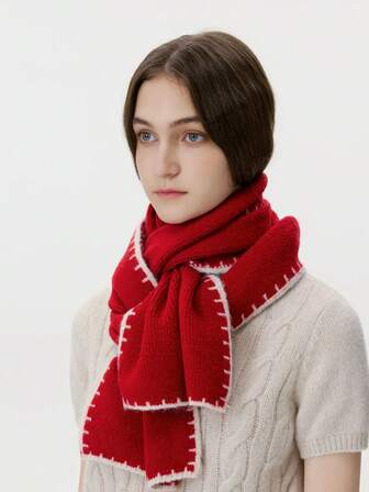 1条女士纯色复古时尚流苏围巾，保暖防风，适合秋冬季节，是情侣户外活动和度假的高端必备单品。