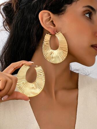 1 Pair Minimalist Vintage Exaggerated U-Shaped Gold Textured Large Hoop Earrings, Jewelry Accessories Suitable For Daily And Party Occasions