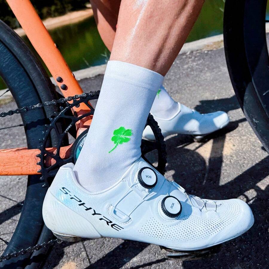 DHSPORTS SPORCKS 骑行袜，四叶草图案，男女通用公路自行车运动透气高弹耐用吸湿中筒袜，白色 - 白色 - 查看 1