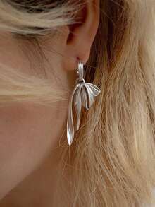 1对女士时尚优雅蝴蝶结耳环，简约法式芭蕾舞缎带吊坠耳环，奢华流苏耳环，节日礼物 - 銀色 - 查看 4