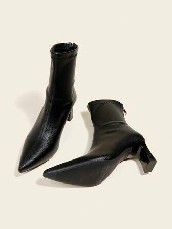 秋冬女士黑色踝靴/短靴，7厘米高跟，弹力修身靴，舒适时尚，粗跟尖头设计