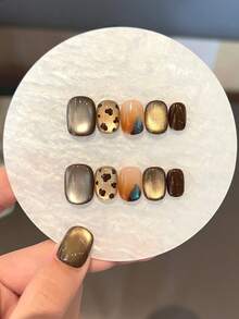 10PCS High-Quality Handmade Leopard Print Blurred Huge Starry Sky Cat Eye Short Pressed Nails Suitable For Women's Daily Wear, Parties, And Gatherings. The Pressed Nails Come With Jelly Glue And Rubbing Strips As A Gift. [ Essential Nails For Autumn And Winter ]