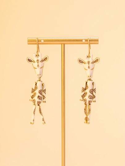 1pc Necklace & 1 Pair Earrings Vintage Giraffe Rhinestone Jewelry Set - Unique Artistic Movable Joint Giraffe Necklace & Earrings Set, European & American Style - Luxury Enamel Giraffe Animal Theme Necklace & Earrings Set, European & American Niche - European & American Exaggerated Giraffe Rhinestone Necklace & Earrings 2-Piece Set, Retro Animal Style - Daily Niche Matching: Combine With Simple T-Shirts And Denim Items, The Giraffe's Quirky Design Adds A Unique Touch To The Outfit, Suitable For Those Pursuing Niche Aesthetics. - Retro Party/Animal Theme Event: Pair With A Retro Dress Or Animal-Themed Outfit, It Will Be Eye-Catching And Unique At Animal-Themed Parties, Retro Carnivals And Other Occasions, Becoming The Focus.
