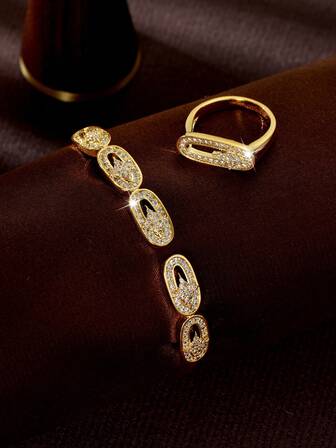 一套奢华立方氧化锆镀金镂空椭圆形装饰18K镀金首饰套装，适合作为女士周年纪念礼物。