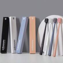 这款优质便携式独立包装的日常必备牙刷，采用柔软刷毛，适合家庭使用。这款超软牙刷专为敏感牙齿设计。超细刷毛可深入清洁牙缝和敏感牙龈，消除牙菌斑引起的口臭，保持口气清新。