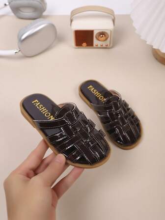 Children Fashion Outdoor Sandals Summer Square Toe Flat Shoes One-Strap Sandals New Style Girls Shoes Stylish Beach Slippers