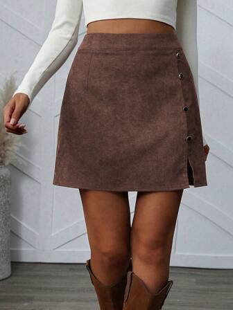 Damkjol i plusstorlek, A-linjeformad kort manchesterkjol med dekorativa guldfärgade knappar och dragkedja, icke-töjbar