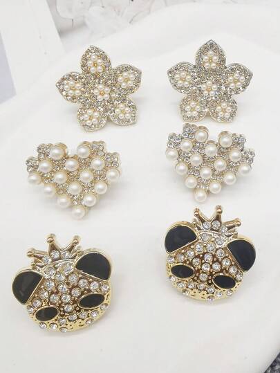 2pcs Gold Resin Panda Shoelace Charms, DIY Decor Shiny Rhinestone Heart Shaped Shoelace Buckle Accessories, Detachable Faux Pearl Flower Shoe Clips Suitable For Women's Lace-Up Sneakers & Boots, Christmas, Halloween, Valentine's Day, Birthday, Holiday Party Gifts (Shoes Not Included)