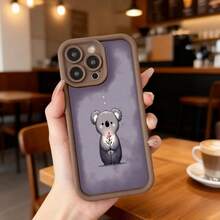 Funda de telefono con borde protector color morado con estampado de koala sosteniendo flor para uso diario en cafes y espacios urbanos Aplicable a los teléfonos de la serie Apple y Galaxy - Negro - Ver 4