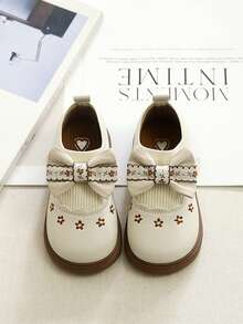 1双女童可爱时尚平底鞋，采用优质面料，方便穿脱的魔术贴设计，轻便鞋底，适合户外穿着。 - 米色 - 查看 6