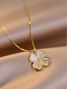 1pc Clover Lucky Leaf Minimalist Design Women Necklace Pendant - Suitable For St. Patrick's Day Wear, Valentine's Day Couple Gift
