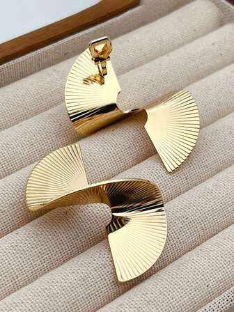 1pair Retro Punk Style Irregular Spiral Fan Blade Clip Earrings Not Pierced For WomenZA Exaggerated Metal Earrings Jewelry