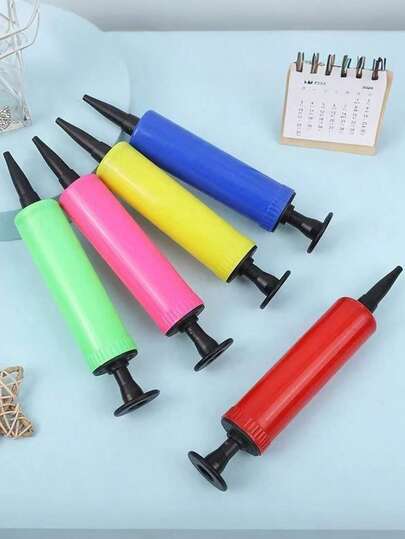 5个迷你充气气球便携式手动气泵（大气球需要多次按压），无需用电，适用于节日庆典、生日派对、下午茶、家庭办公室派对、家居装饰、卧室装饰、收纳、花园装饰等。做工精致，也适合搭配其他物品。