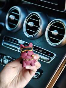 1pc Cute Resin Bulldog Car Decor, With Golden Chain And Glasses - Funny Dashboard Ornament, Suitable For Dog Lovers, Humorous Car Interior Accessory, Lightweight And Easy To Install, Perfect Gift For Male And Female Drivers, Adds Charm And Personalized To Any Vehicle.