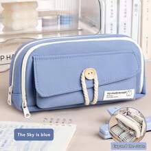 1. 绳扣式大容量铅笔盒，一款深受男孩女孩喜爱的文具收纳产品，适合学习和办公使用。它可以收纳便签纸、贴纸、小笔记本、铅笔、圆珠笔和铅笔袋，适合中小学生使用。这是一款简约、便携且极具吸引力的文具收纳包。