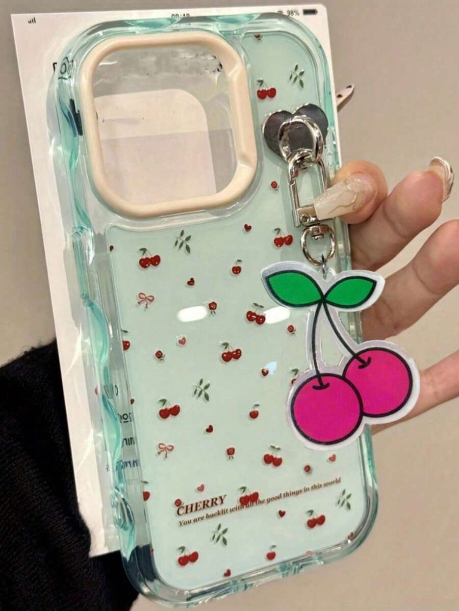 可爱樱桃吊坠撞色手机壳，兼容 17 Pro Max、17 Pro、17 Air、16 Pro Max、14 Pro、13、12、15 Plus、11，背面采用柔软皂面设计，礼品