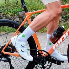 DHSPORTS SPORCKS 骑行袜，四叶草图案，男女通用公路自行车运动透气高弹耐用吸湿中筒袜，白色 - 白色 - 查看 4