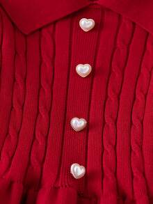 1 件女童针织连衣裙，灰色学院风扭绳松紧领，时尚中长连衣裙，带心形纽扣装饰 - 紅色 - 查看 3