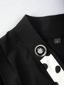 Blusa de manga larga negra con cuello de corbata a lunares, decoración de botones dorados en escote en V + Pantalones rectos de cintura elástica, conjunto casual elegante para el trabajo - Blanco y Negro - Ver 10