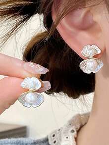 1 Pair Exquisite French Retro Glazed Floral Exaggerated Earrings, Aphrodite Garden, Niche High-End Vacation Style Earrings, Shell Pearl Earrings - Shell Pearl - View 5