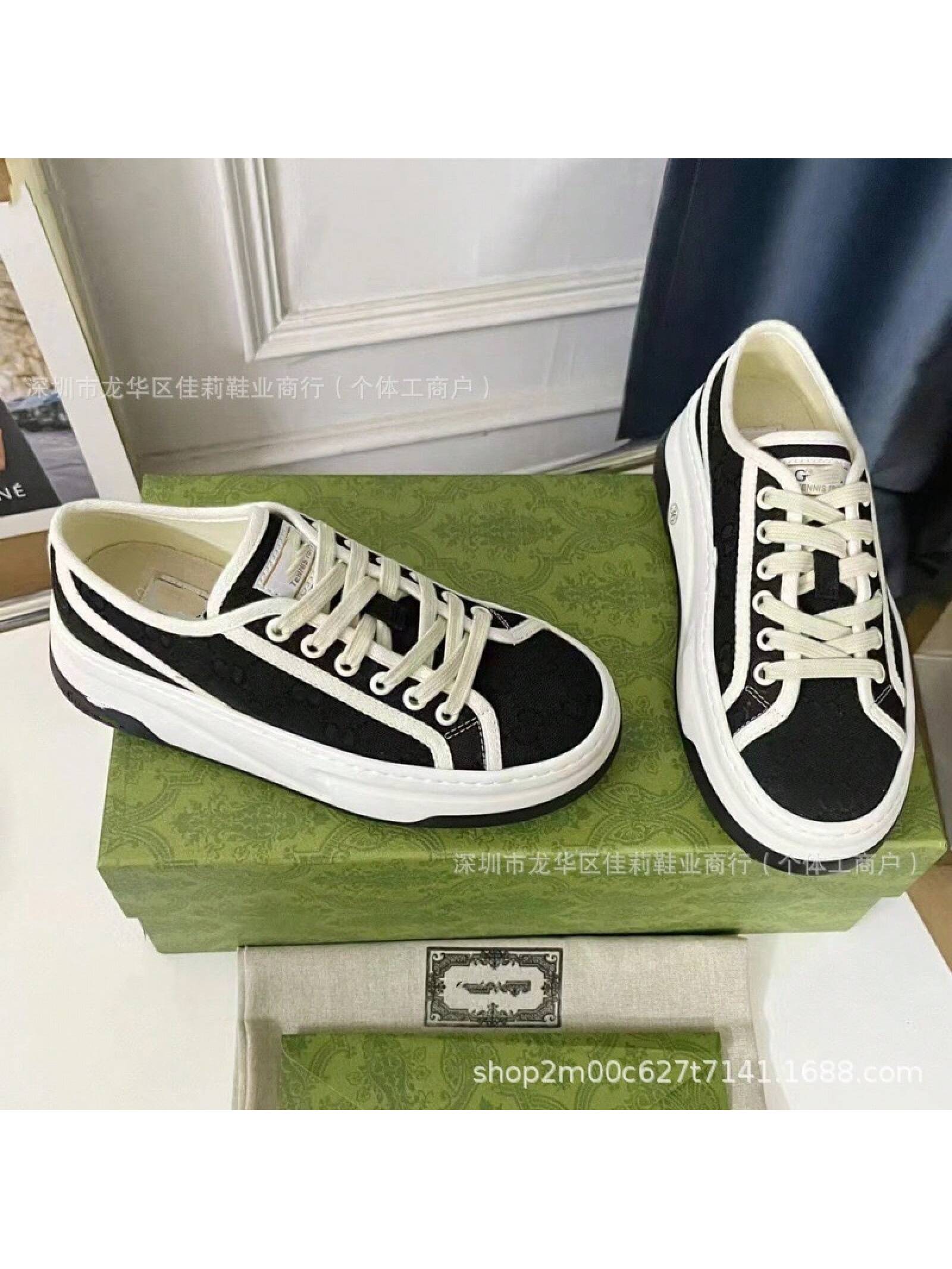 Thick Sole Embroidered Letter Canvas Shoes Platform Sole Couple Style Casual Versatile Sneakers Elegant Women's Shoes Men's Sneakers