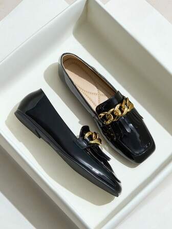 Zapatos planos sin cordones para mujer, mocasines de piel patentada negros de estilo vintage con punta cuadrada y borlas, suela suave, versátiles, adecuados para el trabajo, el transporte y el uso casual, estilo británico