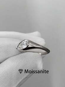 1pc Women's Quality Solitaire Ring, Minimalist Twisted Band High-Quality Ladies Ring, 2.5g 925 Sterling Silver, 1 Carat Pear-Cut Moissanite, Unique Niche Jewelry Design, Wedding/Bridal/Anniversary Gift, Comes With Moissanite Certificate And Elegant Gift Box