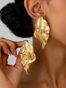 1 Pair Asymmetrical Leaf Textured Gold Women Earrings, Fashionable & Unique - Yellow Gold - View 1