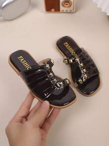 Children Fashion Outdoor Sandals Summer Square Toe Flat Shoes Strap Sandals New Style Girls Shoes Stylish Beach Slippers