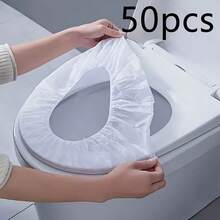 50片/包，旅行必备。这款50片装一次性马桶座套防水防潮，方便携带。它能为公共卫生间提供卫生屏障，让您安心使用任何洗手间。小巧实用，是注重卫生的旅行者的必备之选。