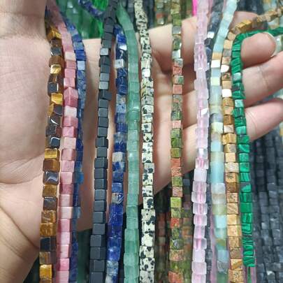 1 brin d'environ 85 pièces de perles lâches carrées en pierre naturelle de 4*4 mm, pour les accessoires DIY, la fabrication de bracelets et l'artisanat de bijoux